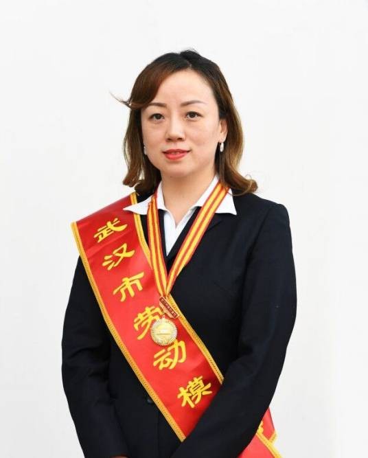 王琼（第十四届全国人大代表，武汉三镇实业控股股份有限公司宗关水厂化验班班长）