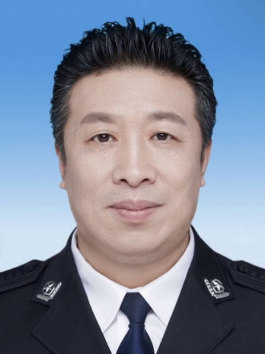 李健（天津市东丽区人民政府党组成员、副区长，天津市公安局东丽分局党委书记、局长、督察长（兼））