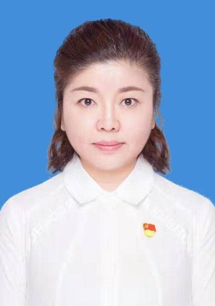 包蕾（内蒙古自治区兴安盟阿尔山市审计局总审计师）
