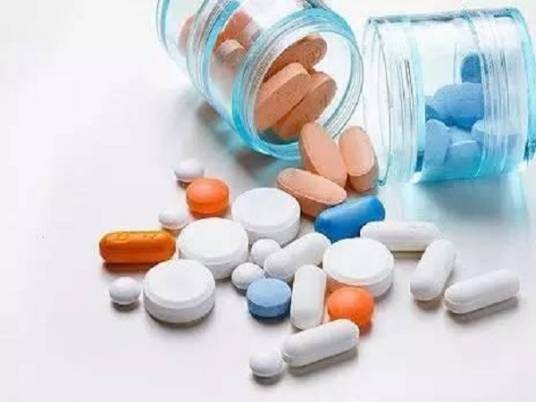 抗生素(由某些微生物产生的、能抑制微生物和其他细胞增殖的物质)