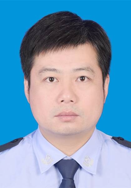 余江(湖北省咸宁市公安局党委委员、政治部主任)