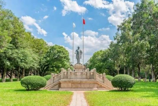 孙中山铜像(广东省广州市中山大学南校区内铜像)