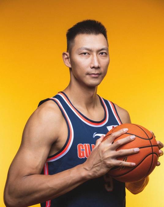 易建联（前中国职业篮球运动员）