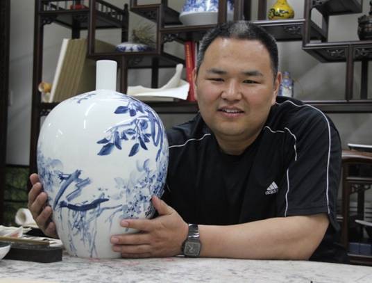 赵鑫(中华翰墨书画院秘书长)