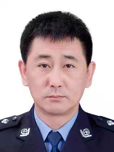 李国辉（黑龙江省佳木斯市桦川县人民政府党组成员、副县长，县公安局党委书记、局长、四级高级警长）
