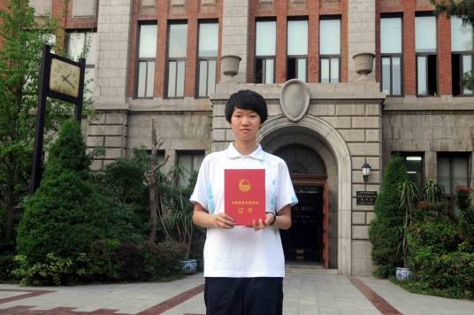 李欣然(全国优秀共青团员,东北育才学校学生)