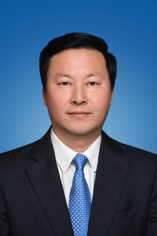 穆嵘坤