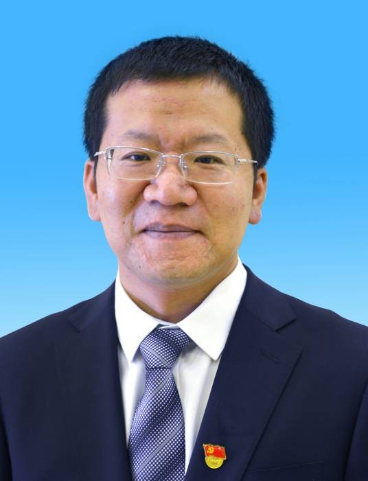 胡强（达茂旗发展和改革委员会主任、旗委办公室副主任（主持工作）、一级主任科员）