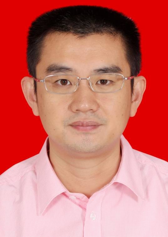 钟明（梅州市人民防空办公室党组成员、副主任）