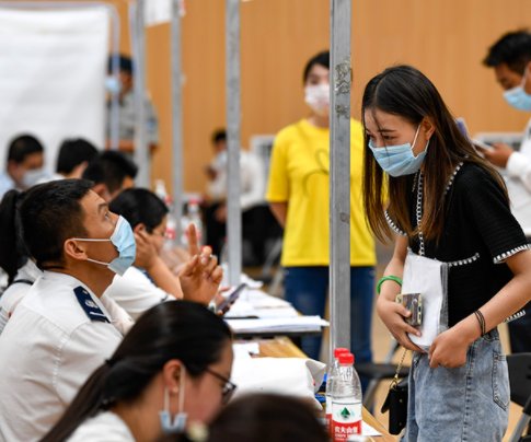 广州一公司招聘助理要陪客户睡觉?私人助理是这么个意思?