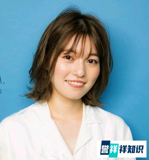 四五十岁女人建议别留这2种发型，大多数脸型都显老，拉低颜值
