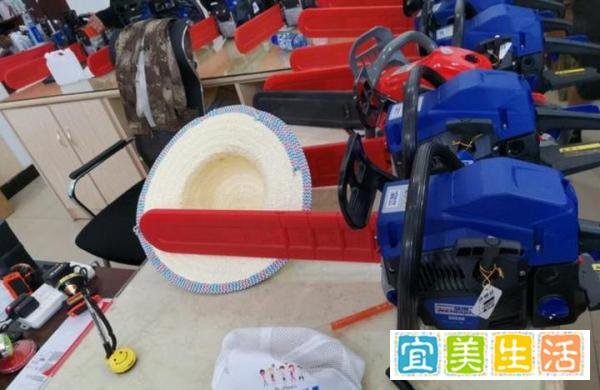 上山救火的老外找到了:我有重庆社保,我该为城市出力!