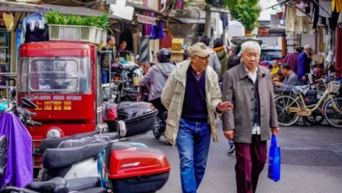 上海首日重拾烟火气,曾经的大上海真的回来了吗?