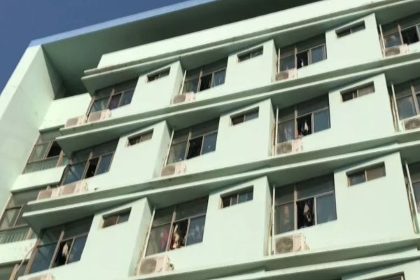 安徽一职校女生宿舍楼下发现一弃婴,被发现时这个婴儿还有生命体征吗?