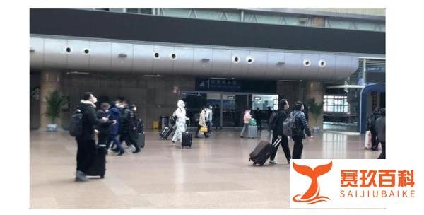 北京西站:多数旅客戴N95口罩,有的穿防护服,坊间反应不一