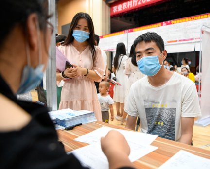 广州一公司招聘助理要陪客户睡觉?私人助理是这么个意思?