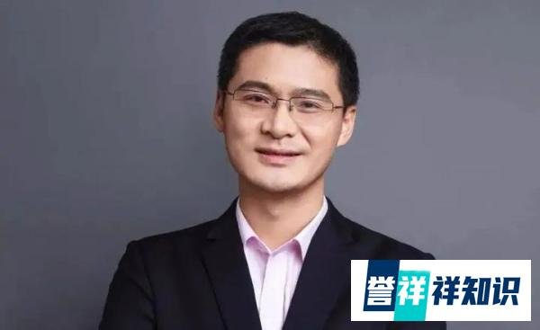泪目!八旬老人独自给老伴扫墓忘记位置:我只记得名字,忘了在哪里