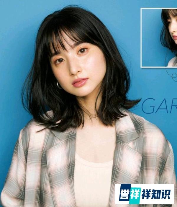 四五十岁女人建议别留这2种发型,大多数脸型都显老,拉低颜值