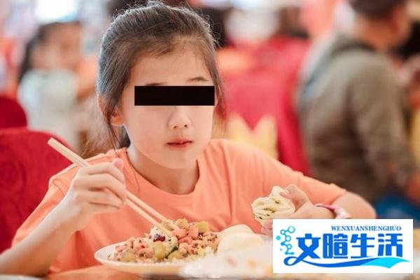 女儿长得太漂亮，邻居开玩笑父女无血缘，爸爸做三次亲子鉴定