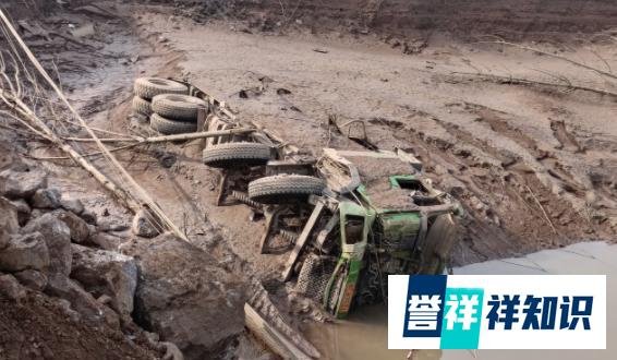 投车堵决口卡车露出了“面容”,车主希望将其挖出