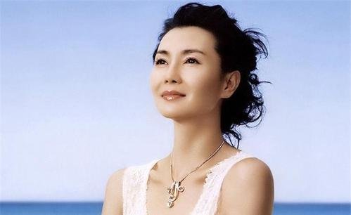 香港著名影星张曼玉有着怎样的人物背景呢？