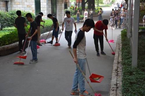 学校让学生叫家长帮忙大扫除,这合理吗