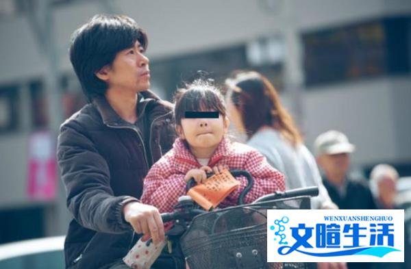 女儿长得太漂亮，邻居开玩笑父女无血缘，爸爸做三次亲子鉴定