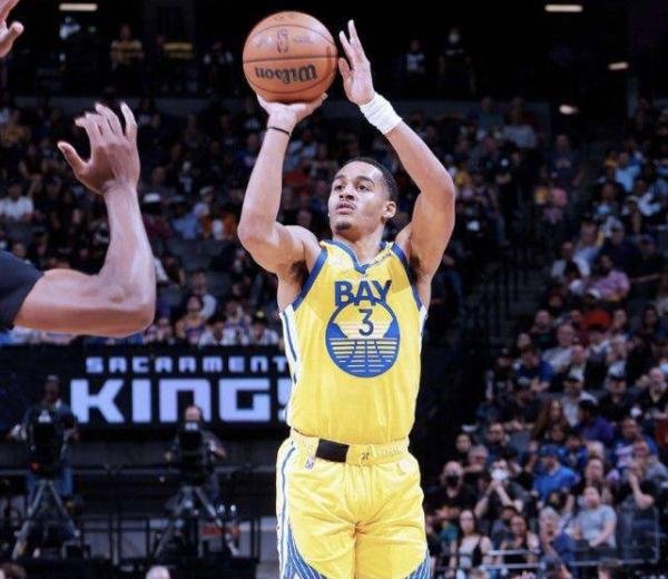 维金斯、普尔轰49+10！勇士5人得分上双，19分优势送国王出局NBA新闻