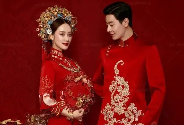 结婚应该穿秀禾服还是龙凤褂