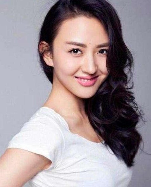 9年前做杨幂助理，9年后与杨幂平起平坐，堪称娱乐圈最酷励志姐，她是谁？