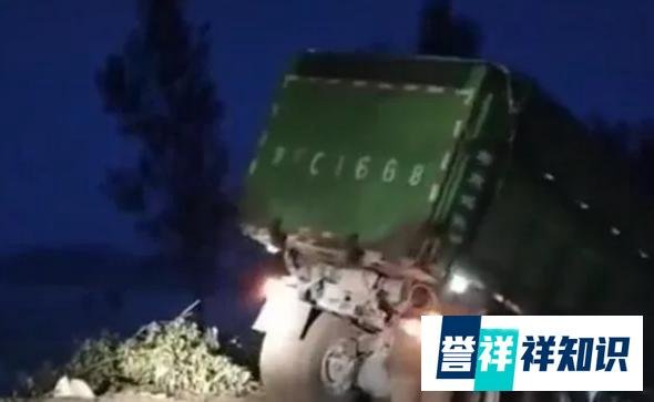 投车堵决口卡车露出了“面容”,车主希望将其挖出