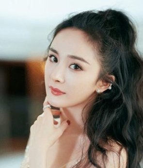 9年前做杨幂助理，9年后与杨幂平起平坐，堪称娱乐圈最酷励志姐，她是谁？