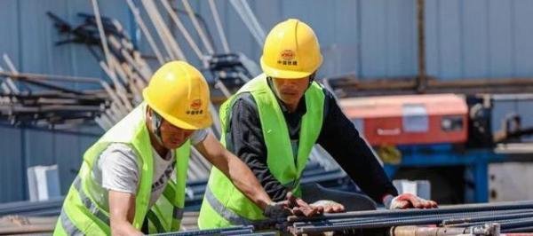 深圳建筑招工频现“用工荒”,一天四百块没人来?