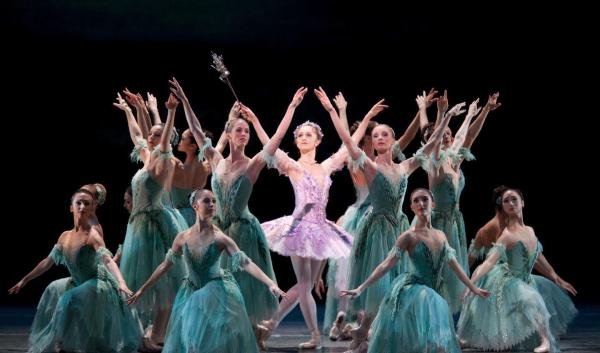 鉴赏 | 古典芭蕾巅峰之作《睡美人》— 共赴一场奢华皇室婚礼