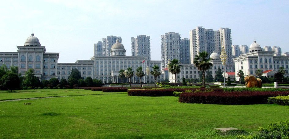 湖南小白宫的豪华政府大楼屡禁不止