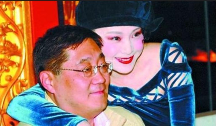 他一手捧红韩红那英,被判刑却病死狱中,妻子为还债至今未嫁,他是谁?