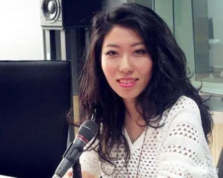 受审7年间，曲婉婷一直为母亲鸣冤，你如何看待她的行为？