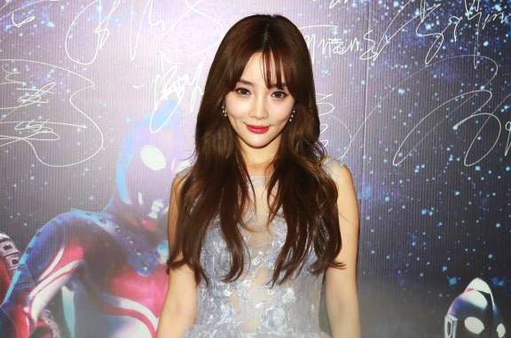 李小璐父亲为妻子庆生,力破离婚传闻!女儿爆料爸妈分居多年,你怎么看?