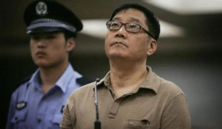 他一手捧红韩红那英,被判刑却病死狱中,妻子为还债至今未嫁,他是谁?