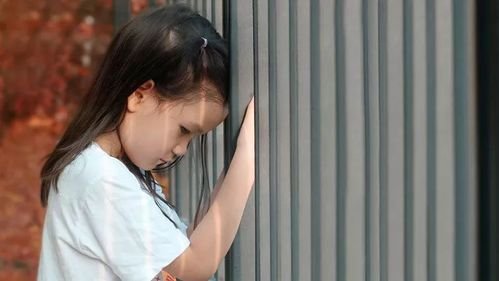 父亲返岗,9岁女儿偷塞100块,如何看待这份爱呢?