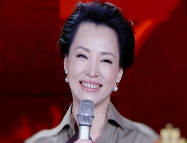 董卿为什么不主持春晚了?