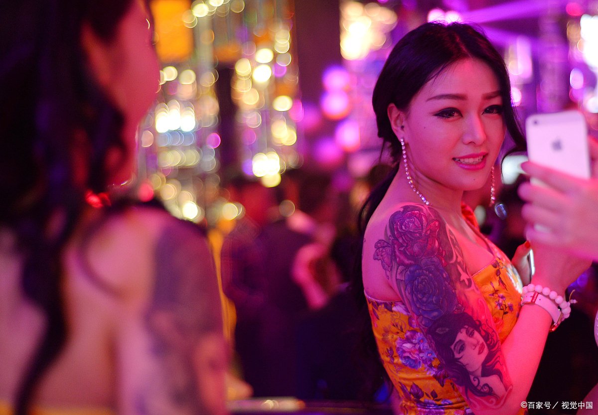 什么是酒吧里的"小蜜蜂"?
