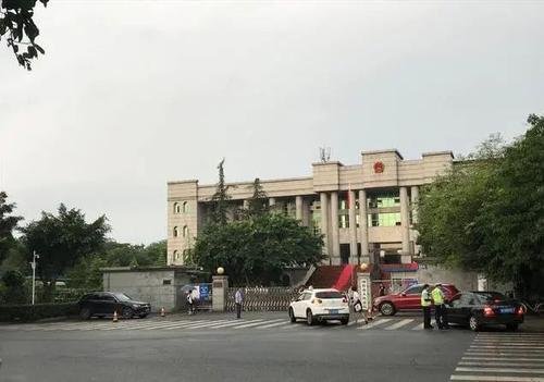 德阳案医生自杀案的背后,你怎么看待舆论造成的影响力?