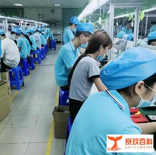 大学生暑期涌入流水线,网友:一辈子总要进厂体验一次