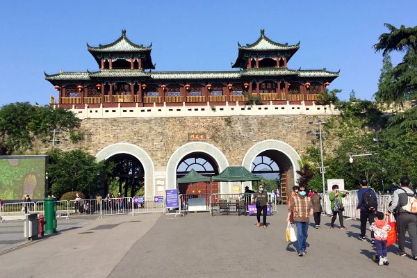 石头城是对我国哪座城市的美称