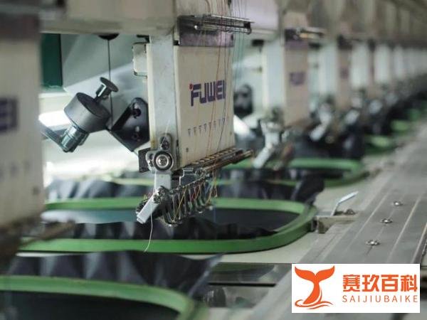 大学生暑期涌入流水线,网友:一辈子总要进厂体验一次