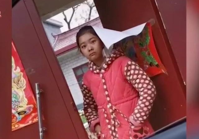 父亲返岗,9岁女儿偷塞100块,如何看待这份爱呢?