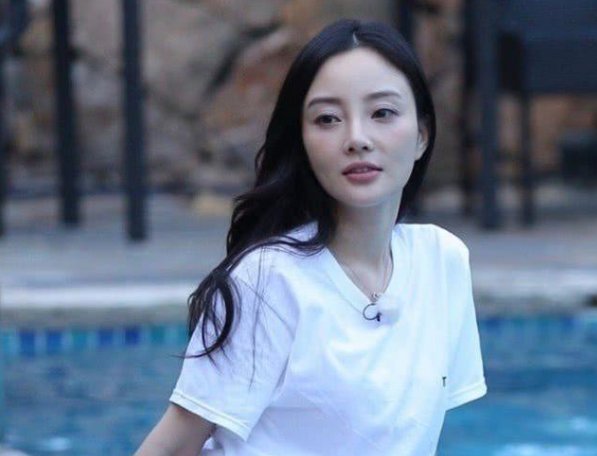 李小璐父亲为妻子庆生,力破离婚传闻!女儿爆料爸妈分居多年,你怎么看?