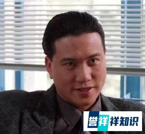 28岁的万梓良爱上了不到20岁的邓萃雯 万梓良想结婚,但邓萃雯却并没有结婚 一怒之下万梓良甩了邓萃雯