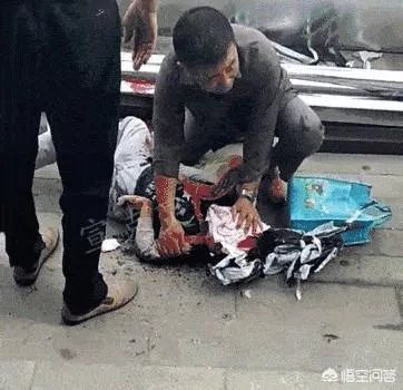 深圳一小区高层窗户坠落砸中楼下男童，满地鲜血生命垂危。高空坠物为什么屡次发生，你怎么看？